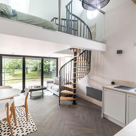 The Guesthouse At Old Vicarage 타폴리 외부 사진