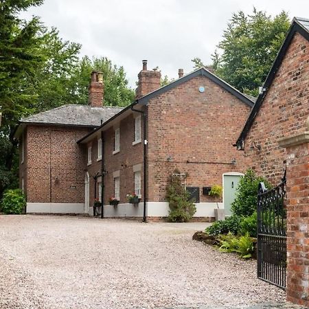 The Guesthouse At Old Vicarage 타폴리 외부 사진