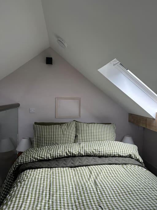 The Guesthouse At Old Vicarage 타폴리 외부 사진