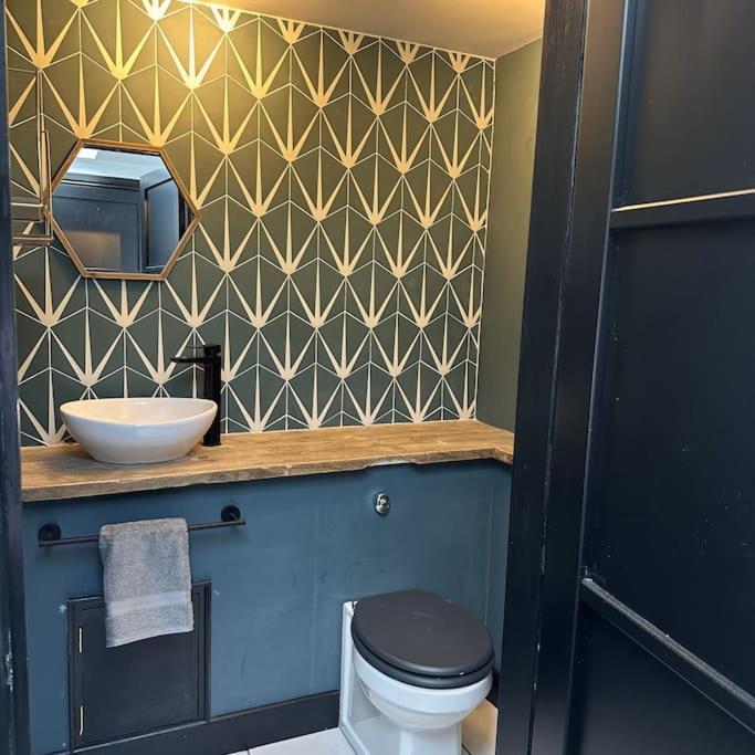 The Guesthouse At Old Vicarage 타폴리 외부 사진