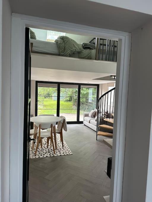 The Guesthouse At Old Vicarage 타폴리 외부 사진
