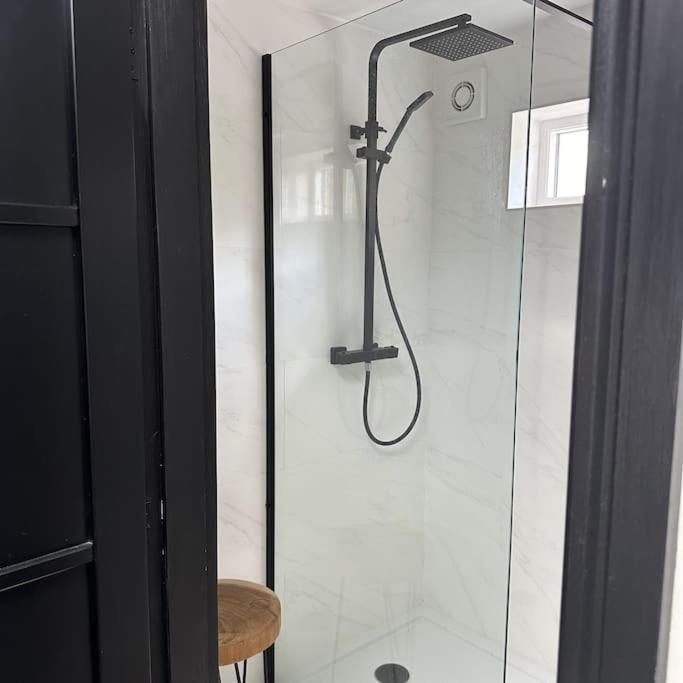 The Guesthouse At Old Vicarage 타폴리 외부 사진
