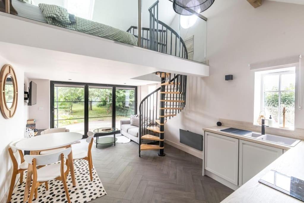 The Guesthouse At Old Vicarage 타폴리 외부 사진
