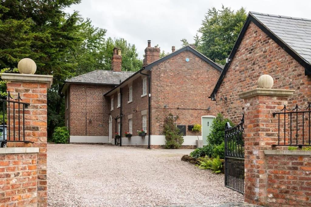 The Guesthouse At Old Vicarage 타폴리 외부 사진